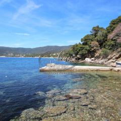 Villa pieds dans l'eau pour 10 personnes avec port privé et rooftop à Cavalière