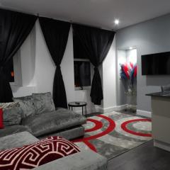 2Bed Apt Sleeps 4-Near Meadows Park Parking Wifi
