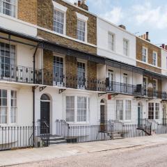 The Nomad House - Sea Views Overlooking the Square