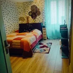 Chambre dans maison mosaïquée