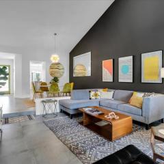 Modern 2BR Hacienda Walk to LQ Resort