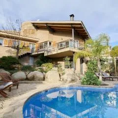SeaHomes Vacations - Rustic Villa Escape