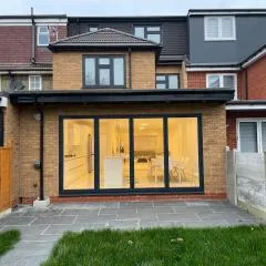 5 Bedroom Modern and Spacious House in London