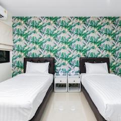 Songbird Suites - Deluxe Twin Suite and Scooter