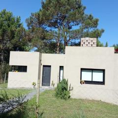 Casa con Patio y Parrilla Zona Golf