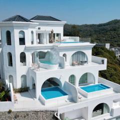 Miyue Shenzhen Blue and White Holy Island Cliff Pool Hotel