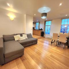 Comfortable 2BR Flat - 1 Min to Tube, Sleeps 6