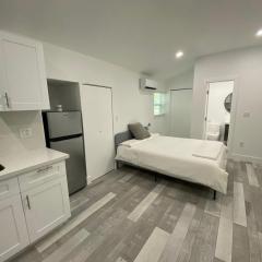 Newly renovated studio close to the beach