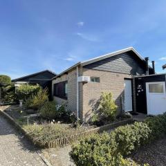 Bungalow in Sint Maartenszee near dune