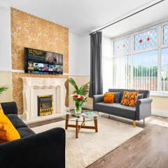 Modern 6-Bedroom Home - Sleeps 12 - Parking - Garden 568P