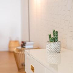 Suite Q - Supermarket - Pool - AC - Private Parking Spot