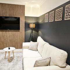 Modern 5BR Bedford Home, Sleeps 7,Ideal for Contractors, Near Transport