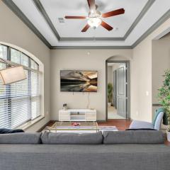 Cozy 2BR- Pool,Gym,Pkng,Near BOK Ctr&Arts Dstrct