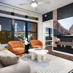 Chic 2BR-w Parking, Near Rvrwalk, Dome & Conv Ctr