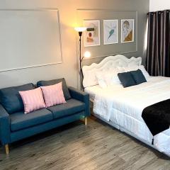 Impact Arena Condo C3 Grey by GoodRoom24