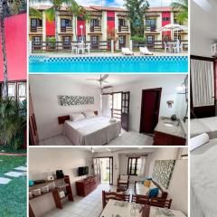 Casa em Condomínio localizado a aproximadamente 250m da praia de Taperapuã e da Arena Axé Moi, com 3 suítes todas com ar condicionado, piscinas adulto e infantil, sauna, portaria 24hrs e internet privativa 300MBPS.