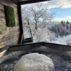 Казковий дім та Garden два будиночки в горах з чаном-джакузі