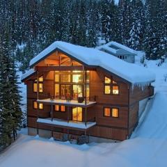 Ski-InandSki-Out Schweitzer Mtn Gem Steps From Runs