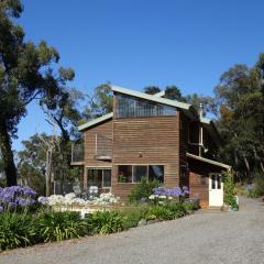 Queen Room with Balcony - Kookaburra Retreat Homestay