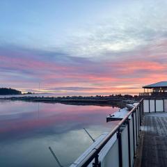 Comfortable Apartment with private dock