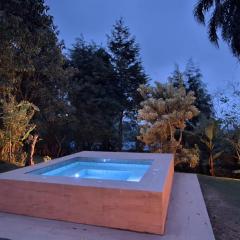 Tranquilidade e SPA em meio a muito verde a 45 min de SP