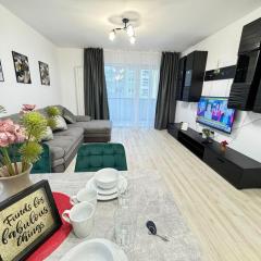 Luxury Glam Apartments Coresi Mall Area