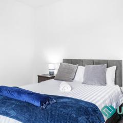 Bright 4 BR Home - Forest Fields - City Centre - Free Parking - WiFi - Close to Forest Rec - Sleeps 8