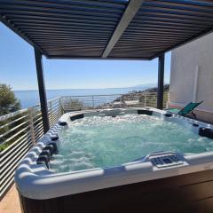 6-person apartment in sea view villa with jacuzzi