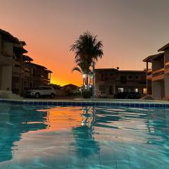 Condomínio Encantador com Piscina ao Lado da Praia