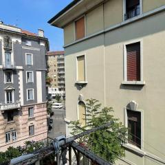 House in the city center-Casa nel centro della città