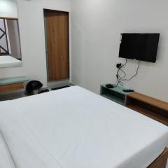 Hotel Amrutam And Guest House