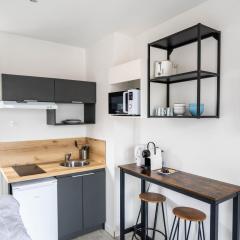 Studio cosy, calme avec cour extérieure, 2e étage