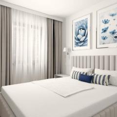 A top-floor modern apartment Located 100 meters from the beach