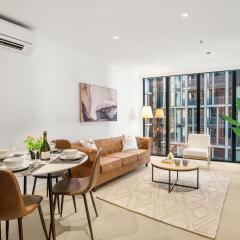 Stunning Apartment at Marvel Stadium with Parking & Amenities