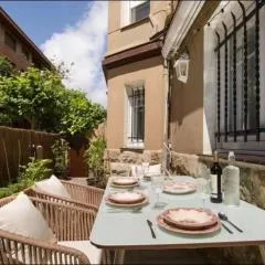 Large terrace 3 minutes from the beach