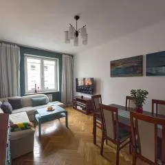 Apartament Sienkiewicza, parking, 2 sypialnie, klimatyzacja, 24h kod, 200m od PKP, FVAT