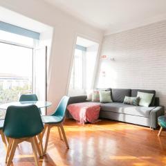 Lisbon beautiful small penthouse with air conditioner!