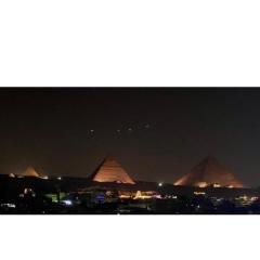Tut View the pyramids2