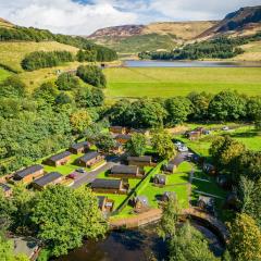 Dovestone Secluded Luxury Lodges sleeps 6 - pets welcome