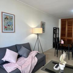 North Sydney apartment with free parking
