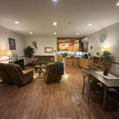 Maine Place Cozy Luxury Dual Shower, Snowmobiling, Fireplace & Heated Floors