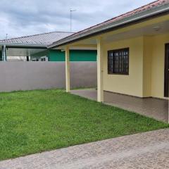 Casa de Praia Perto do Mar com Ar Condicionado