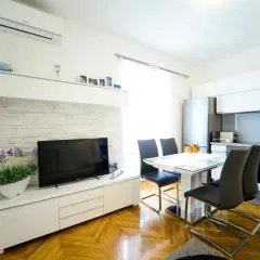 Central Palace Apartment
