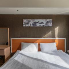 E Lim Hotel