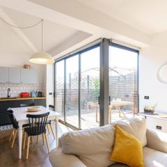 Terrazza Cirnauti il pieno di luce in centro città