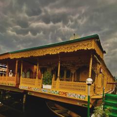heritage new moon premium houseboat