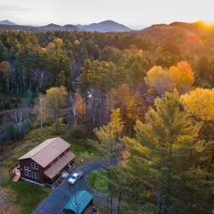 Newly-built mountain lodge with hot tub and 87 acres