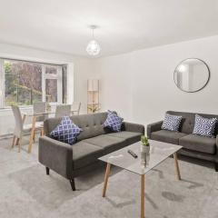 Aisiki Apartments at Barnet, Ground Floor, 2-Bedroom & 1-Bathroom, Pet-Friendly Flat, Double Beds with Free Wi-Fi