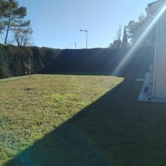 Belle villa mitoyenne au calme avec piscine