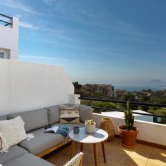 Sun-Soaked Home - Panoramic Sea View, Pool, Parking